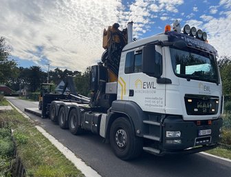 EWL kraanwerken - telescopische kraan - hijswerken - vrachtwagen - transport - bouw
